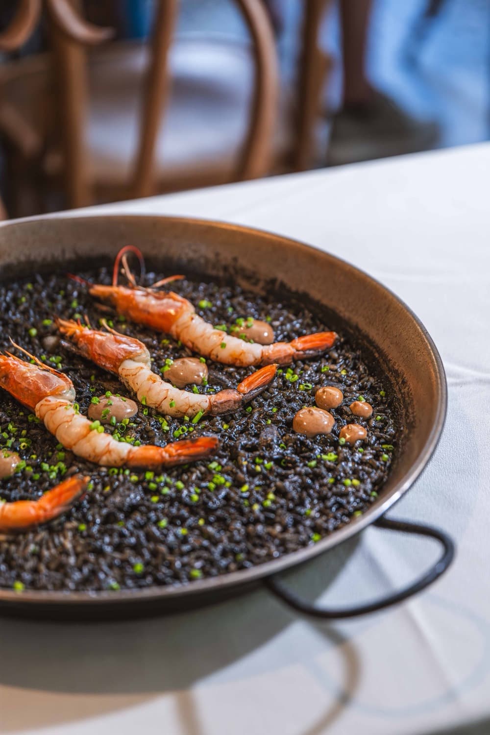 Arroz negro con gambas de Pimienta Rosa