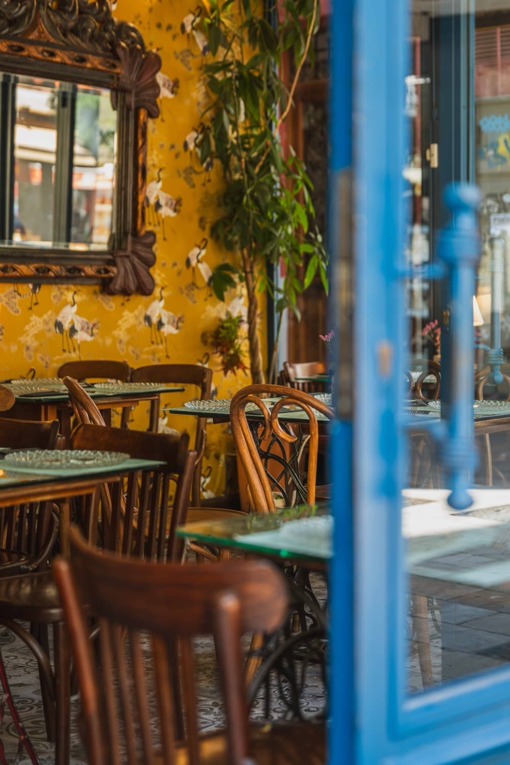 Terraza del restaurante en el centro histórico de Granada